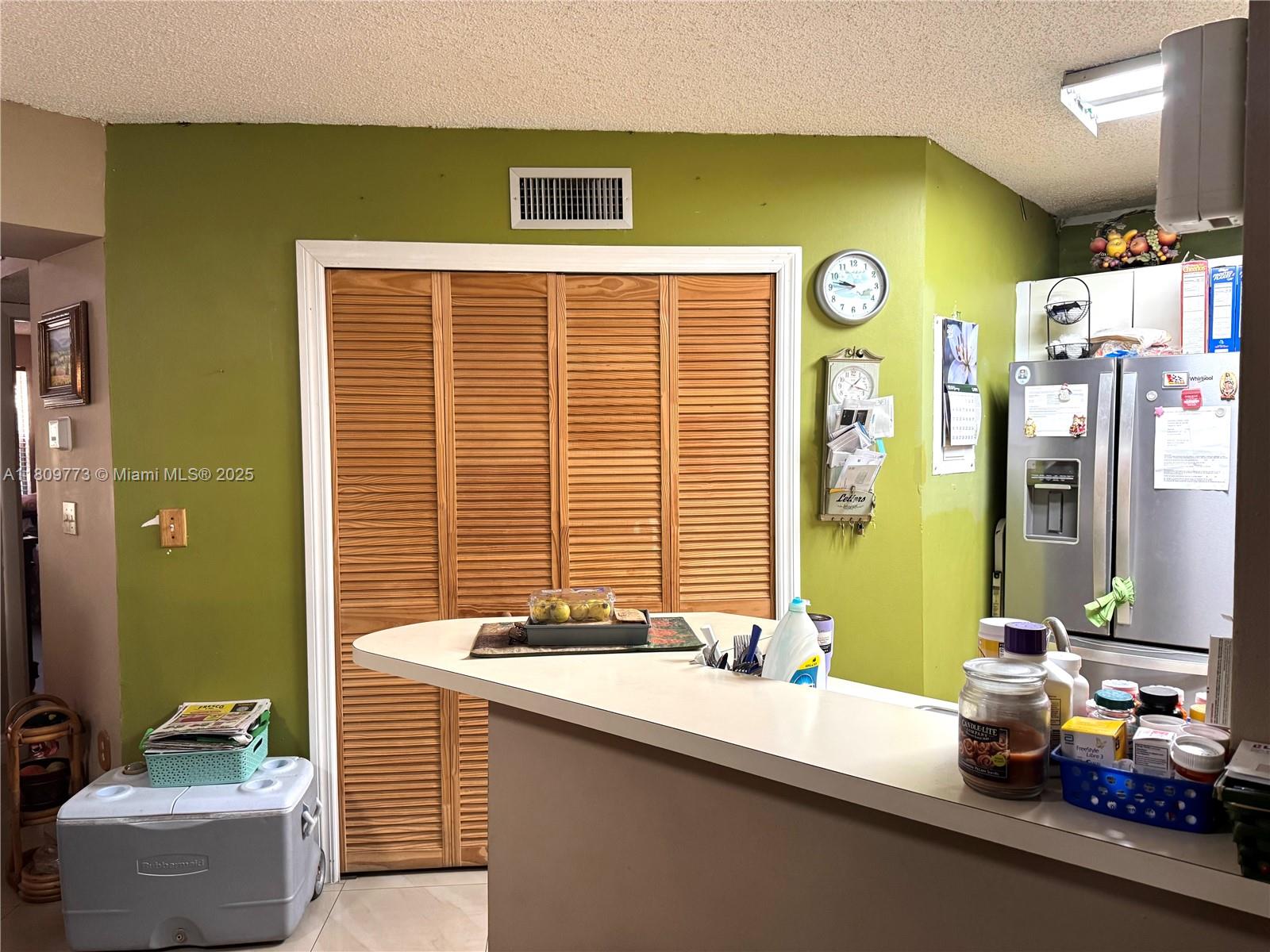 MEDITERRANEAN VILLAS COND - Residential