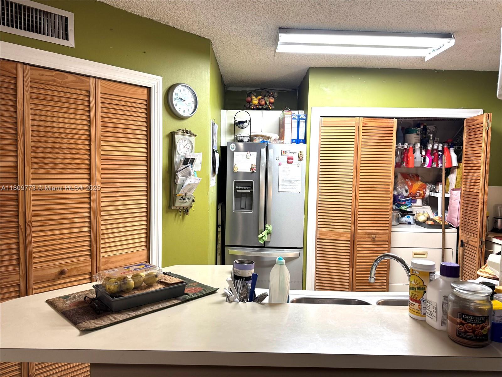 MEDITERRANEAN VILLAS COND - Residential