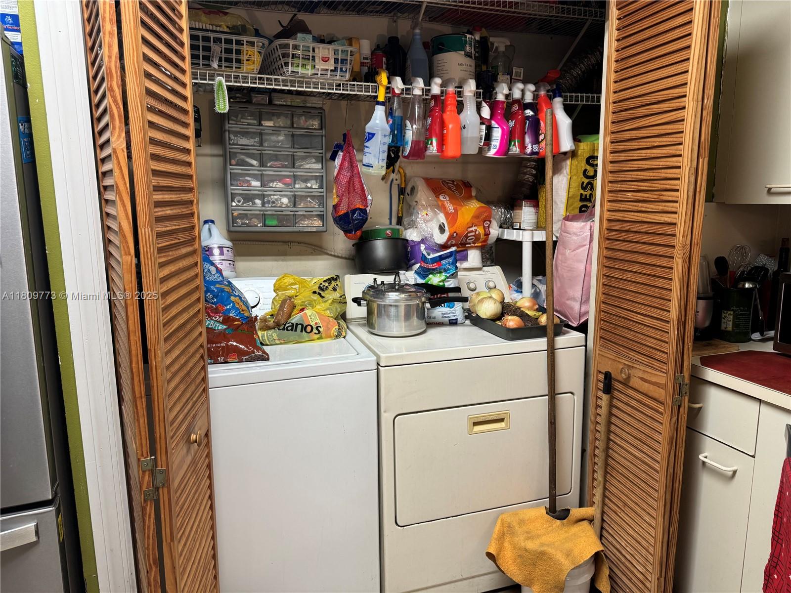 MEDITERRANEAN VILLAS COND - Residential