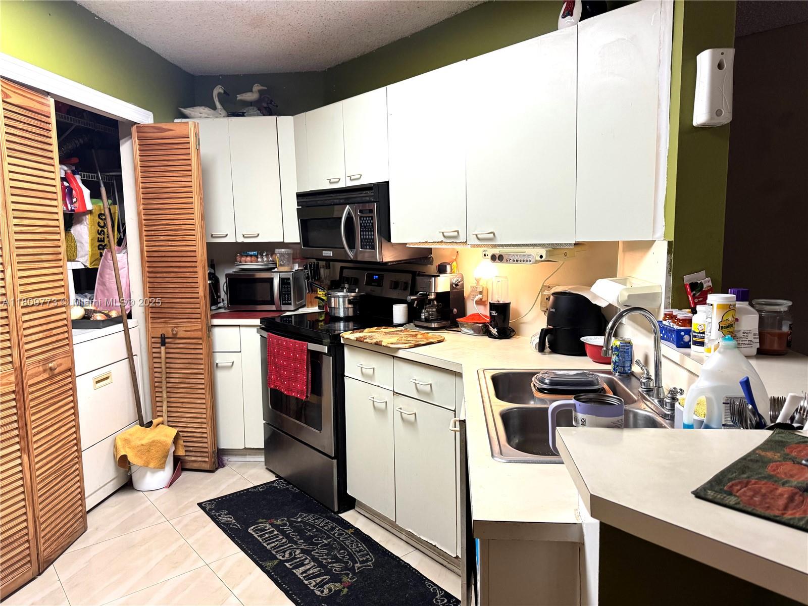 MEDITERRANEAN VILLAS COND - Residential