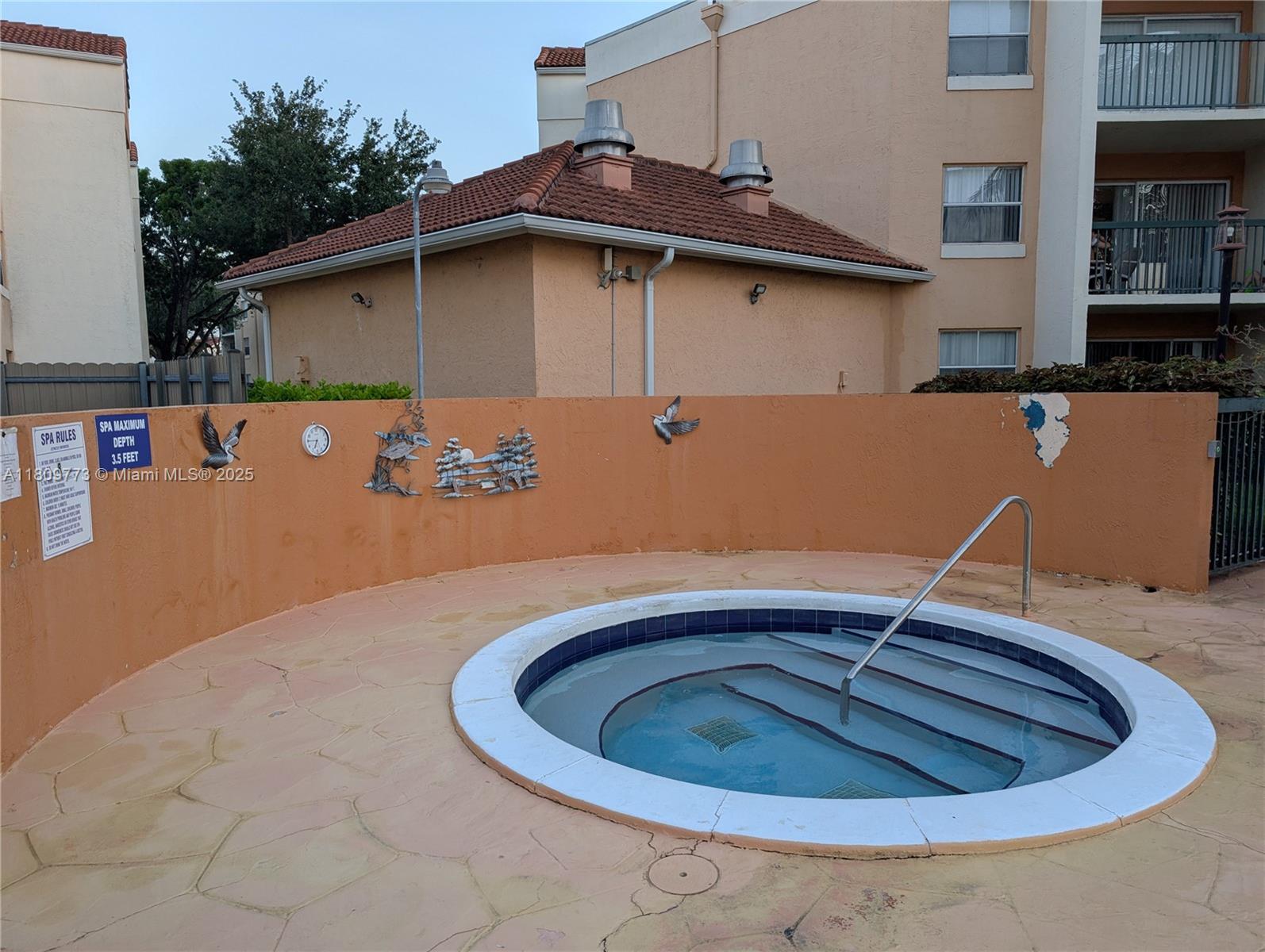 MEDITERRANEAN VILLAS COND - Residential