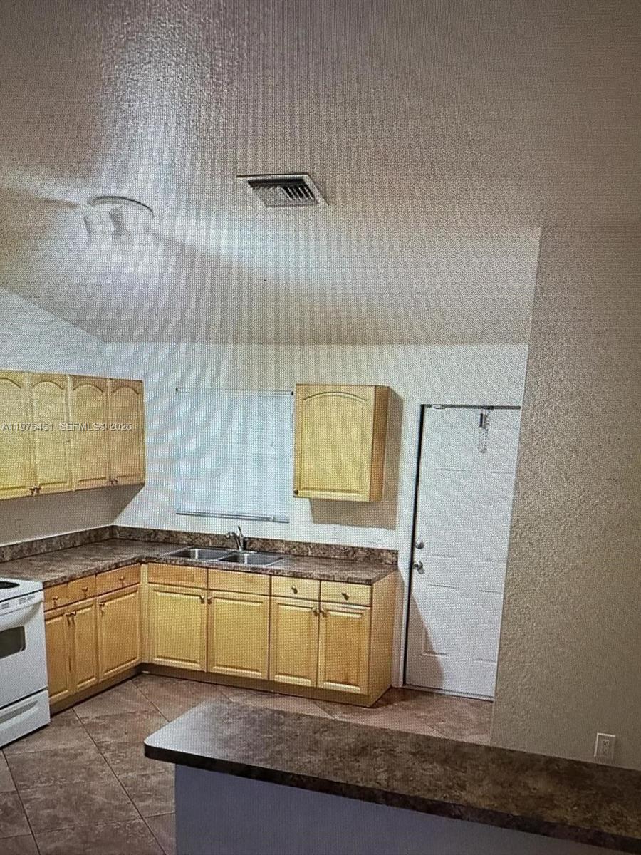 PALM GARDEN PARK - Residential Lease