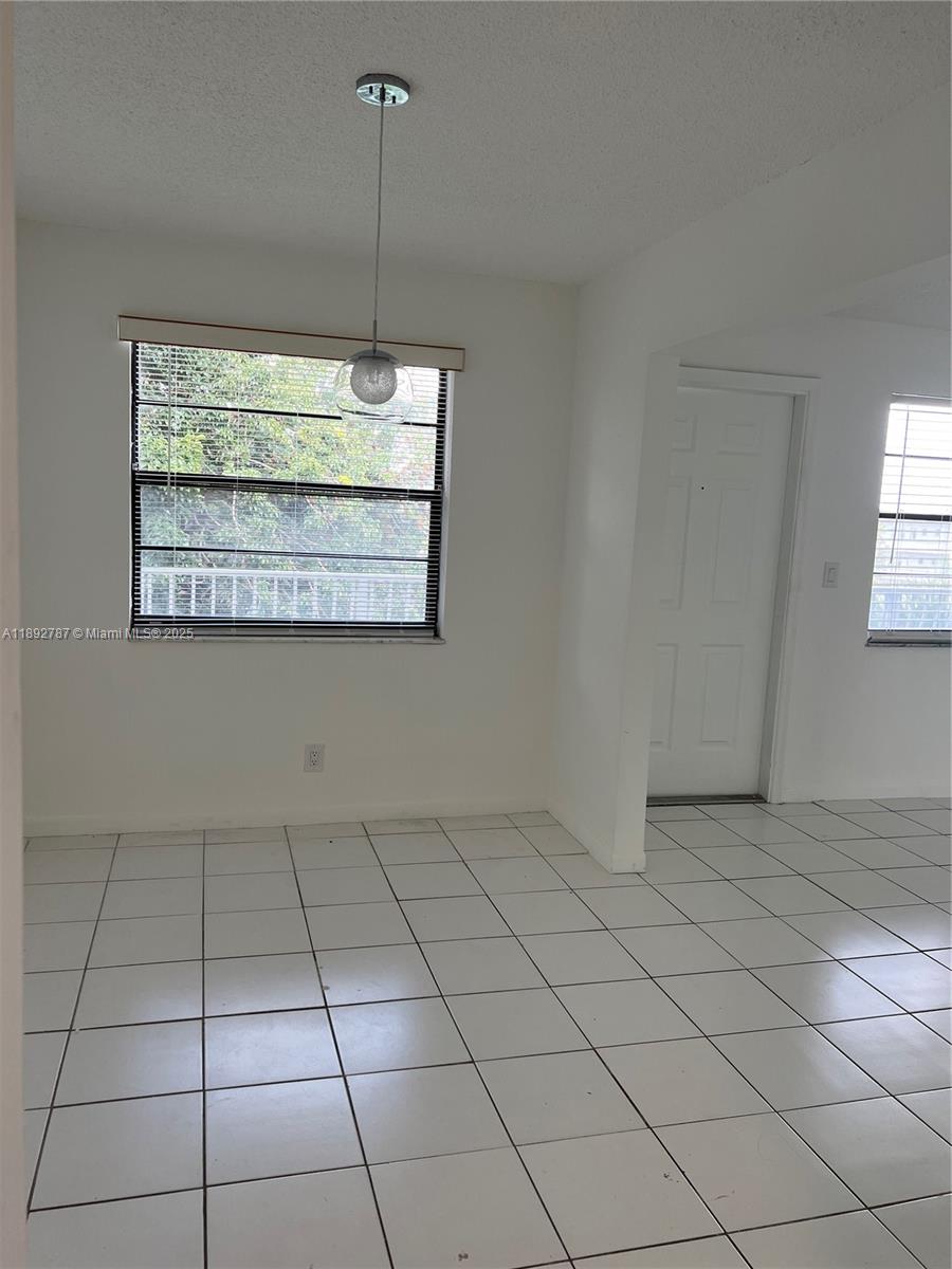 PALM VILLAGE CLUB CONDO - Residential Lease