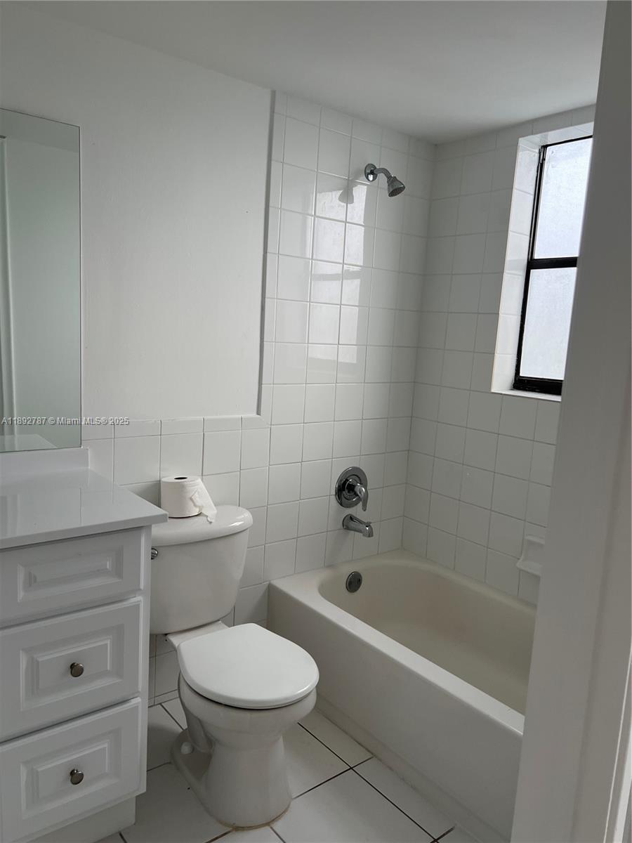 PALM VILLAGE CLUB CONDO - Residential Lease