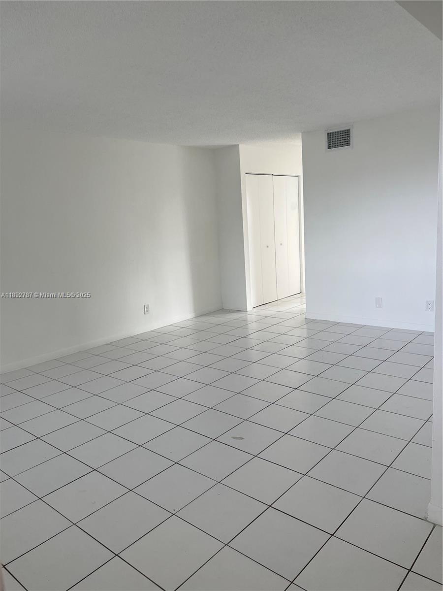 PALM VILLAGE CLUB CONDO - Residential Lease