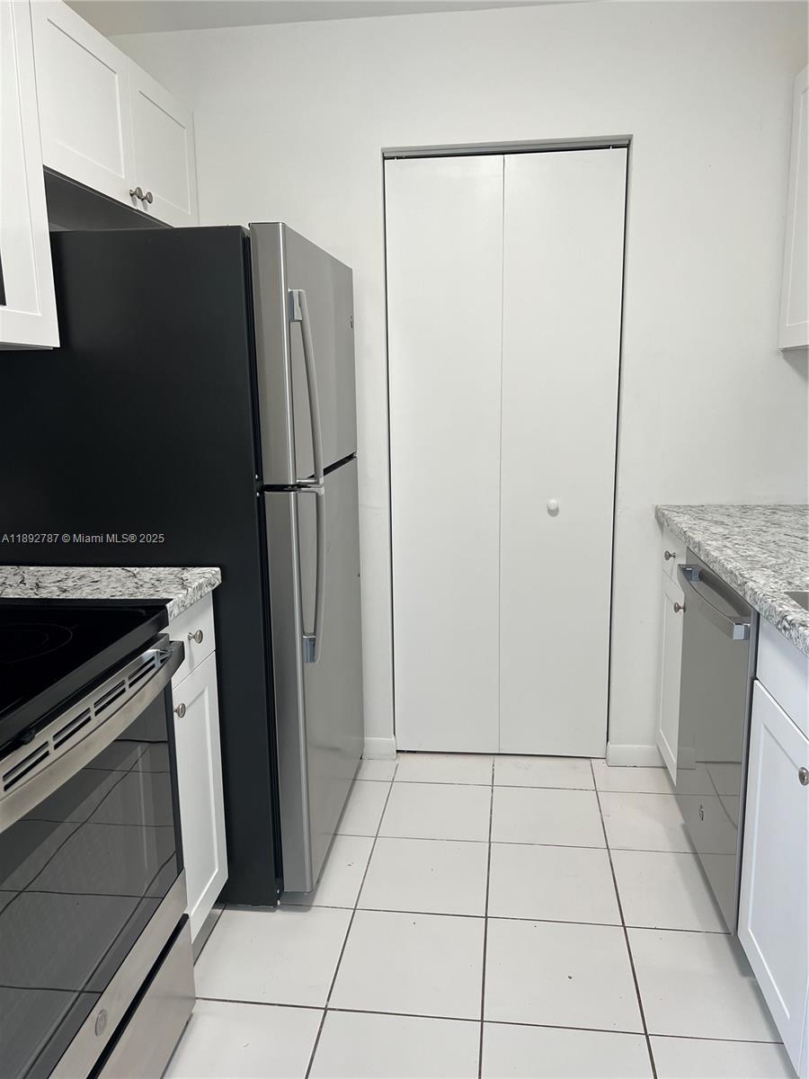PALM VILLAGE CLUB CONDO - Residential Lease