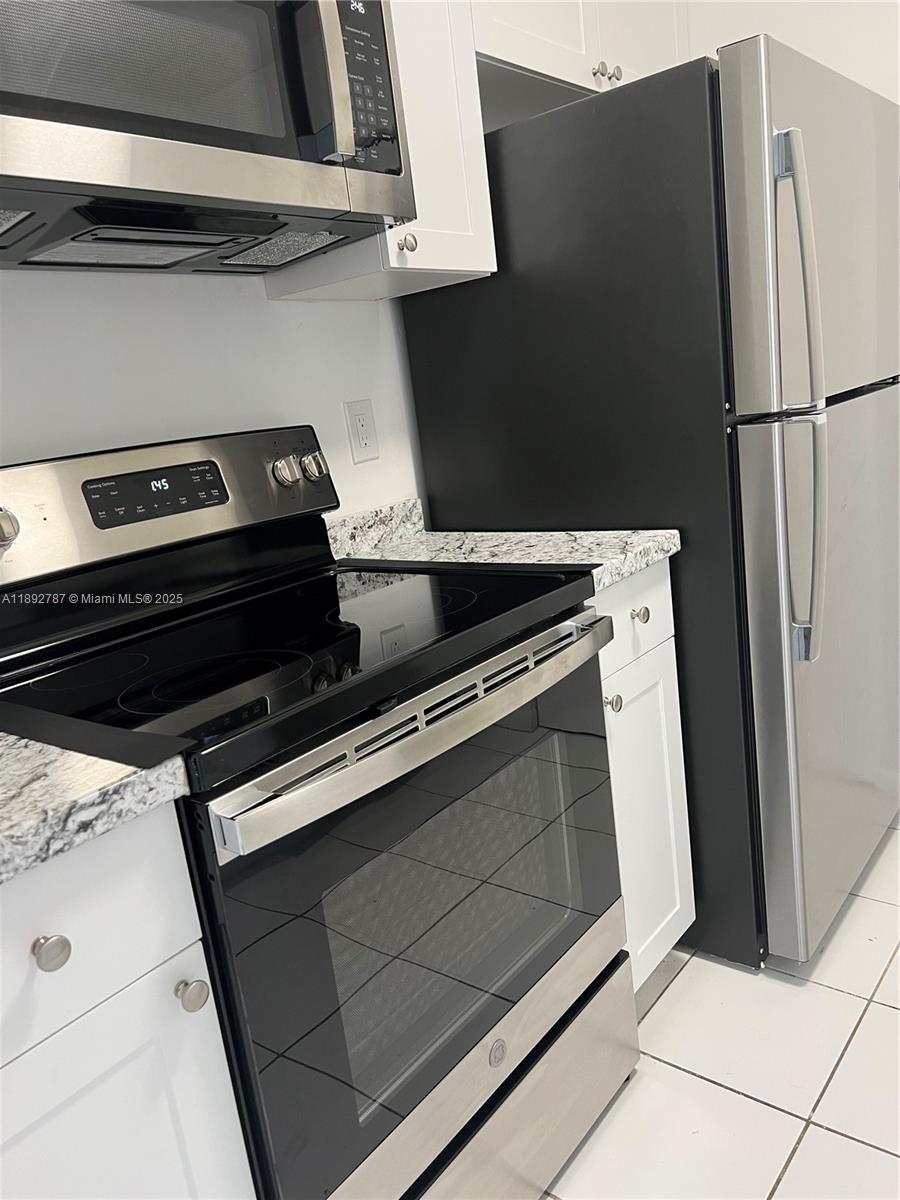 PALM VILLAGE CLUB CONDO - Residential Lease