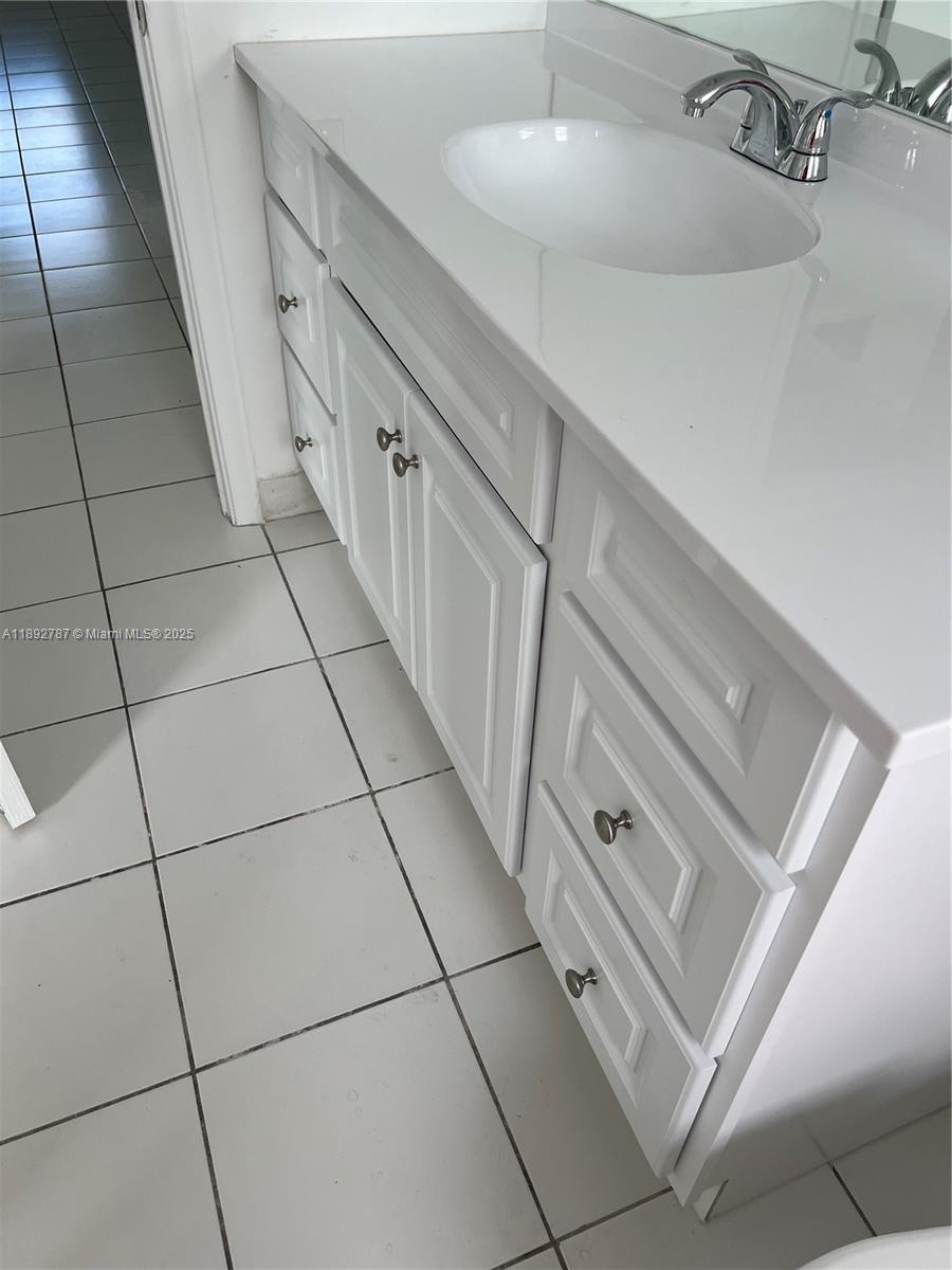 PALM VILLAGE CLUB CONDO - Residential Lease