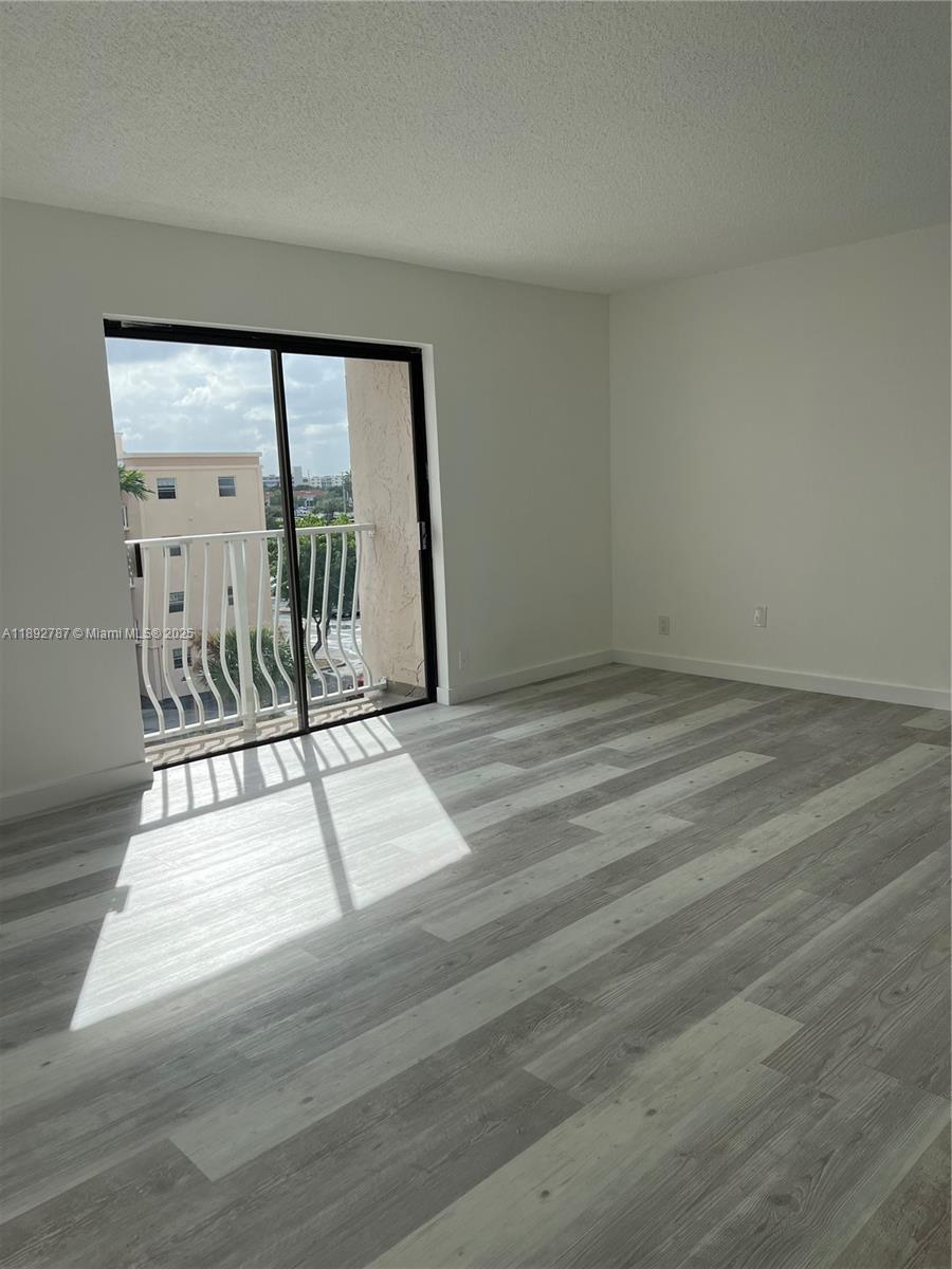 PALM VILLAGE CLUB CONDO - Residential Lease