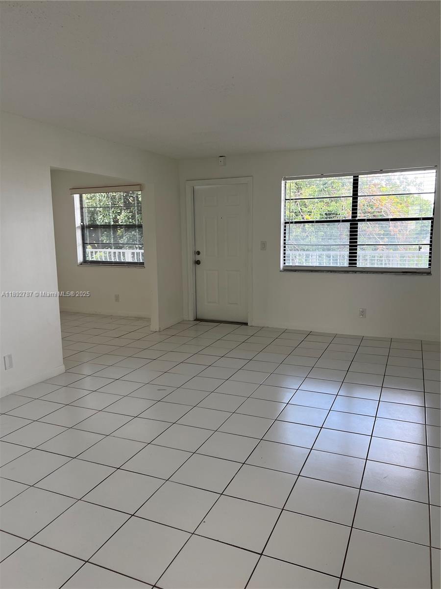 PALM VILLAGE CLUB CONDO - Residential Lease