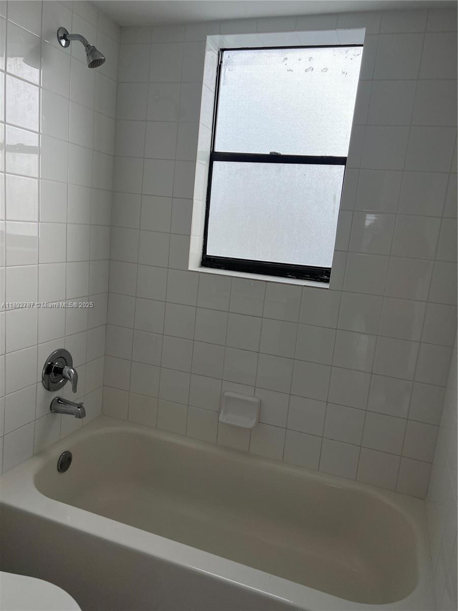PALM VILLAGE CLUB CONDO - Residential Lease
