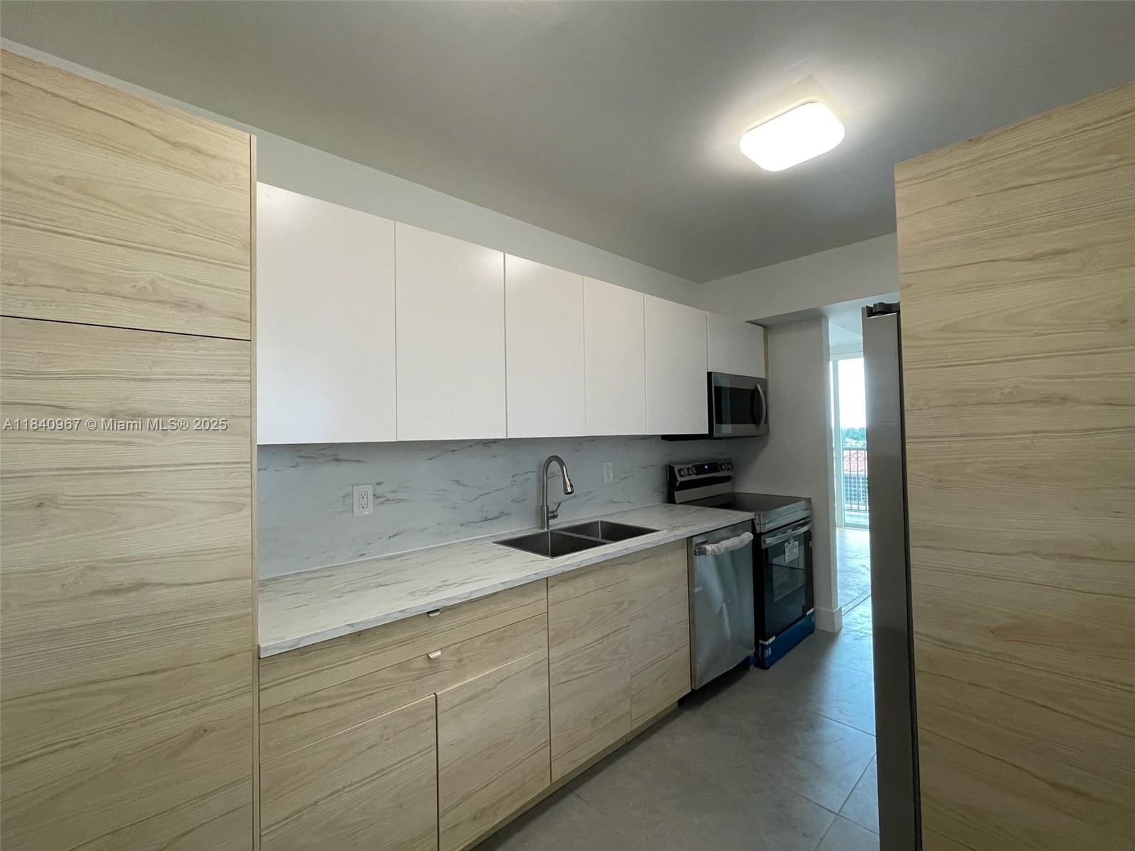 8888 Collins Ave 506