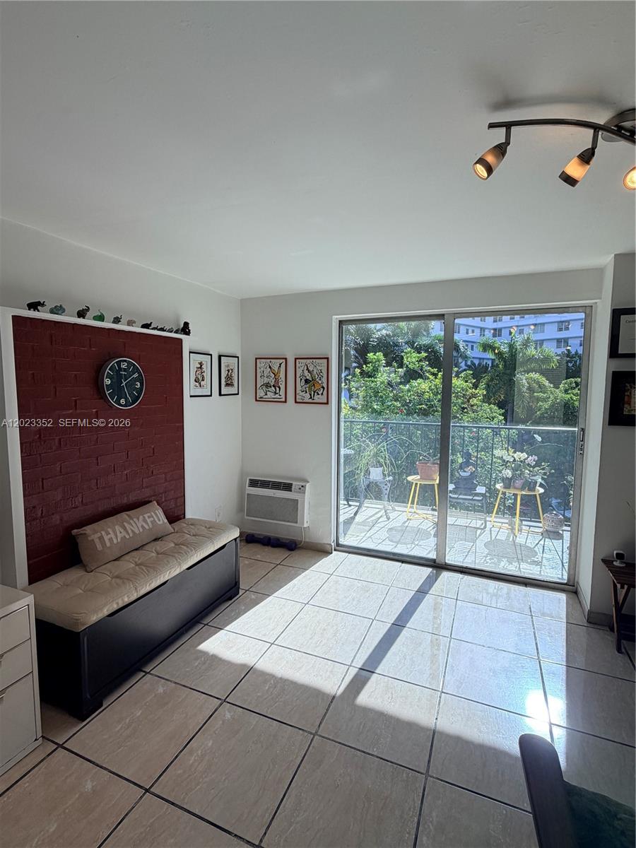 BAYCOURT TOWERS CONDO - Residential