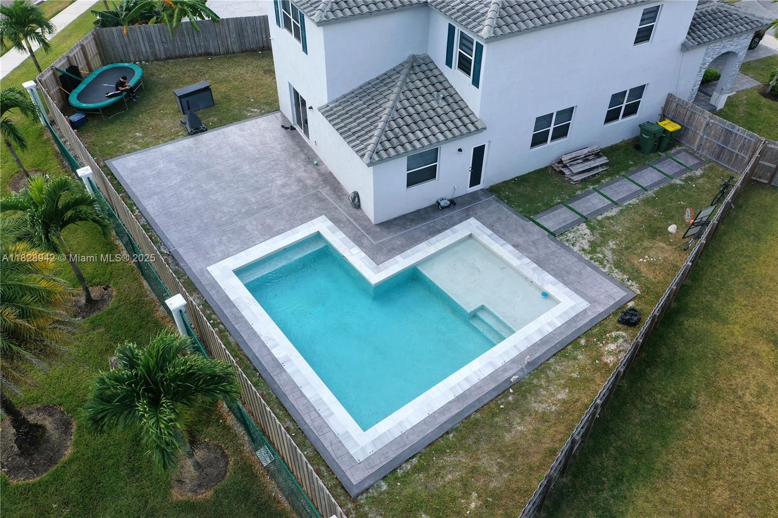 1433 SE 27th Ter