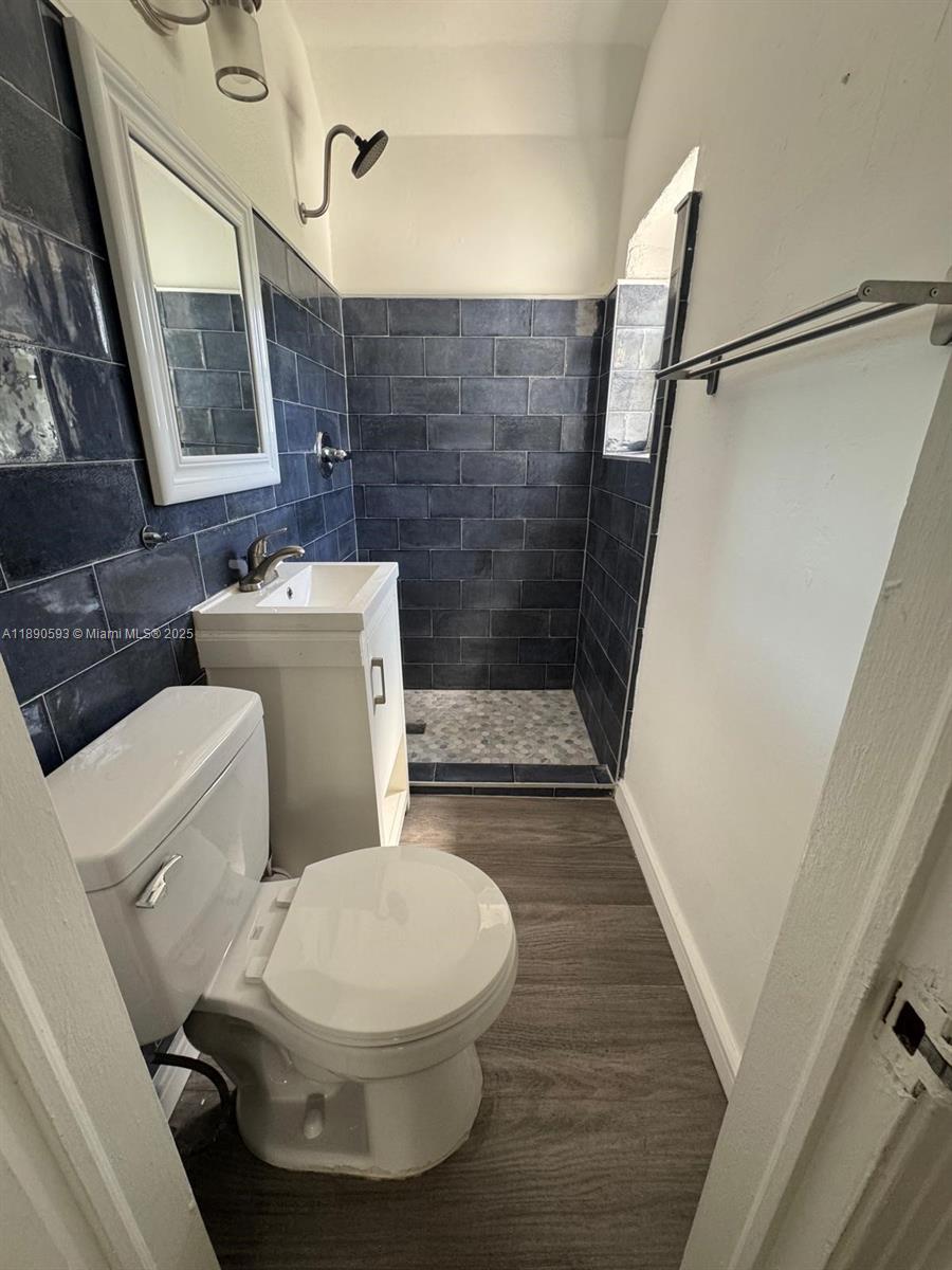 REV PALOMAR - Residential Lease