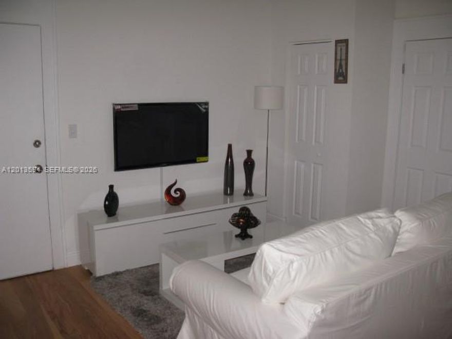 Beautifully Designed Upstairs Unit, One Block From Lincoln Road, Lots of Light and very spacious. Beautiful laminate Floors. Just refreshed and fully equipped with new appliances. Live the Lincoln Road Lifestyle, Just Steps From Your Front Door. very nice building in an amazing central location. Very quiet. Very nice updated bathroom. Beautiful original art deco building