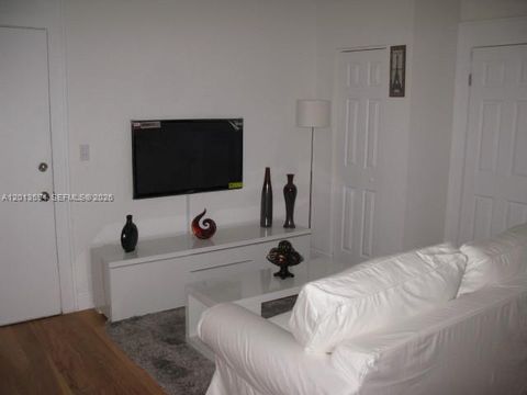 1611 Michigan Ave 13 Miami Beach FL 33139