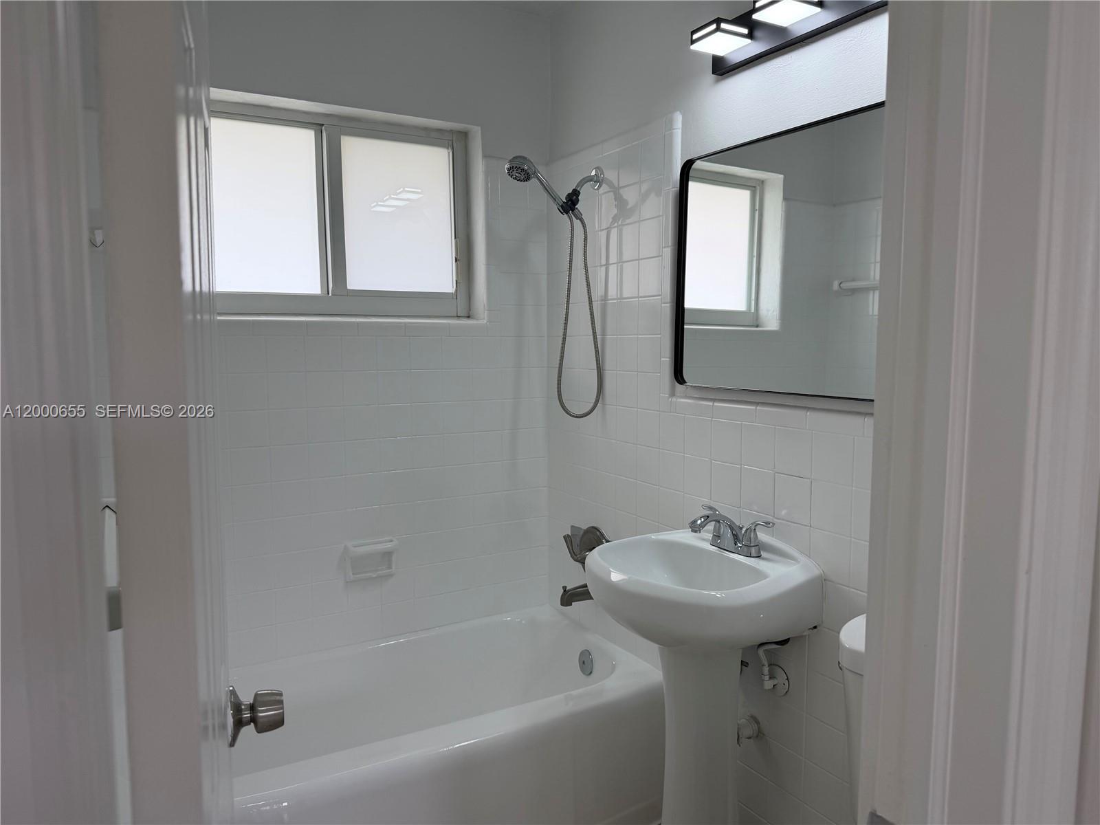 PINE TREE MANOR SEC 3 - Residential Lease