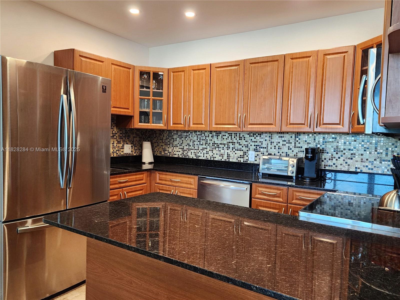 ALEXANDER TOWERS CONDO - Residential Lease