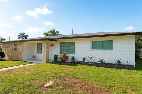 Photo of 5041 SW 11th St, Plantation, FL 33317 (MLS # A11883137)