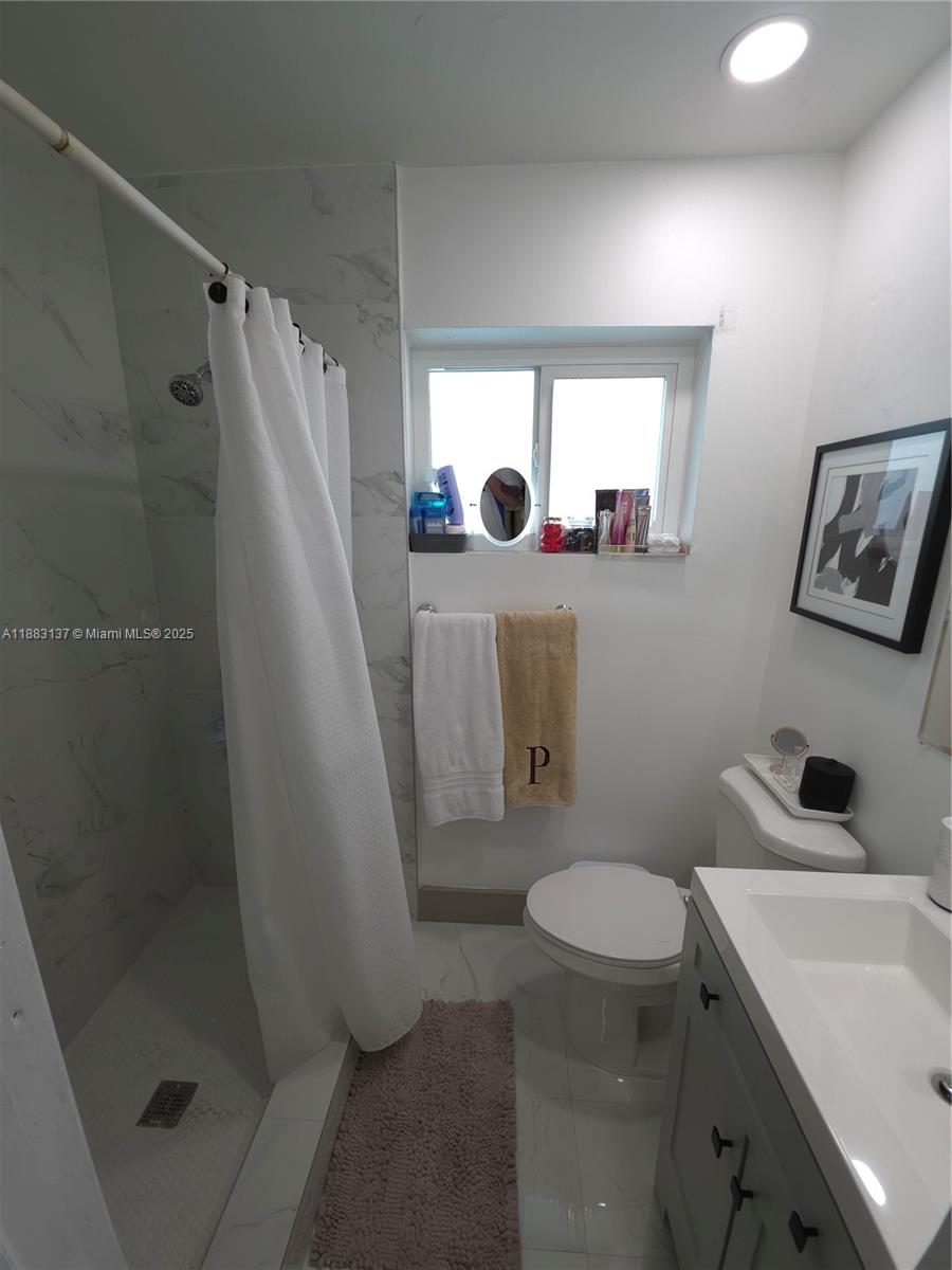 LAUDERDALE GOLF ESTATES - Residential