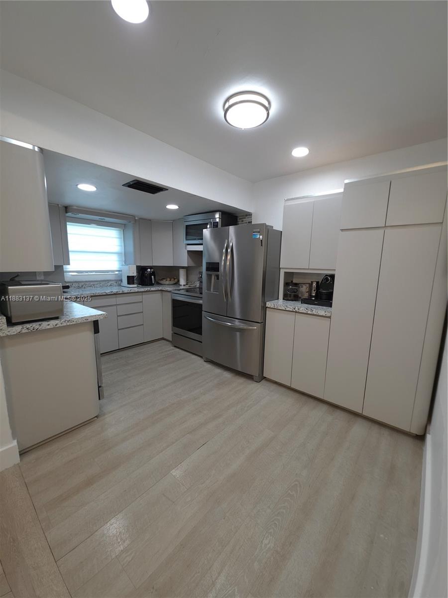 LAUDERDALE GOLF ESTATES - Residential
