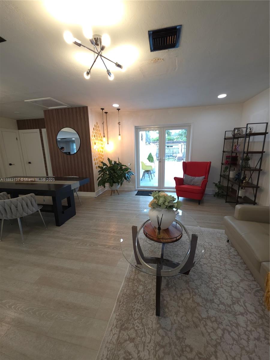 LAUDERDALE GOLF ESTATES - Residential