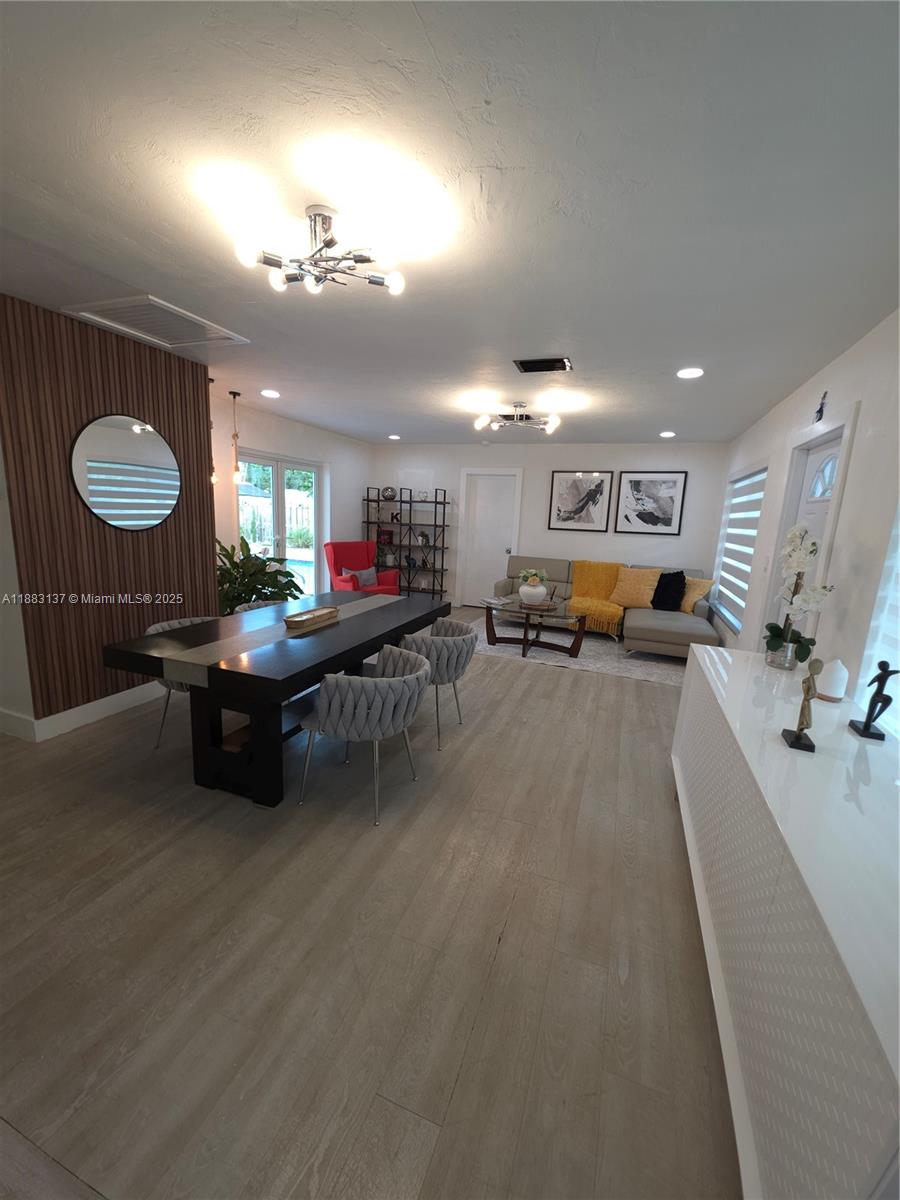 LAUDERDALE GOLF ESTATES - Residential
