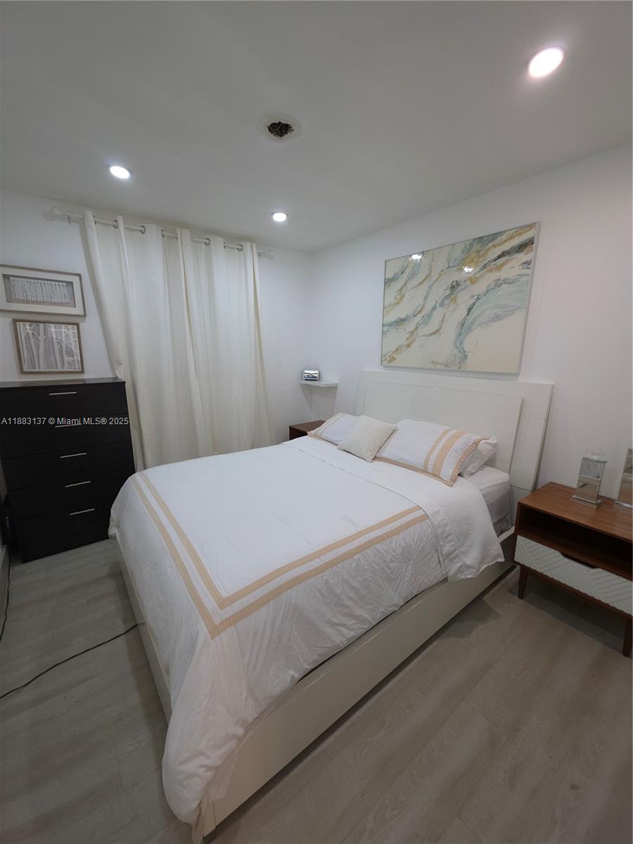 LAUDERDALE GOLF ESTATES - Residential