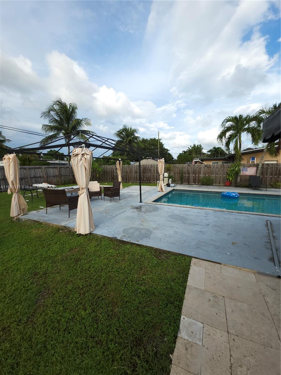 LAUDERDALE GOLF ESTATES - Residential