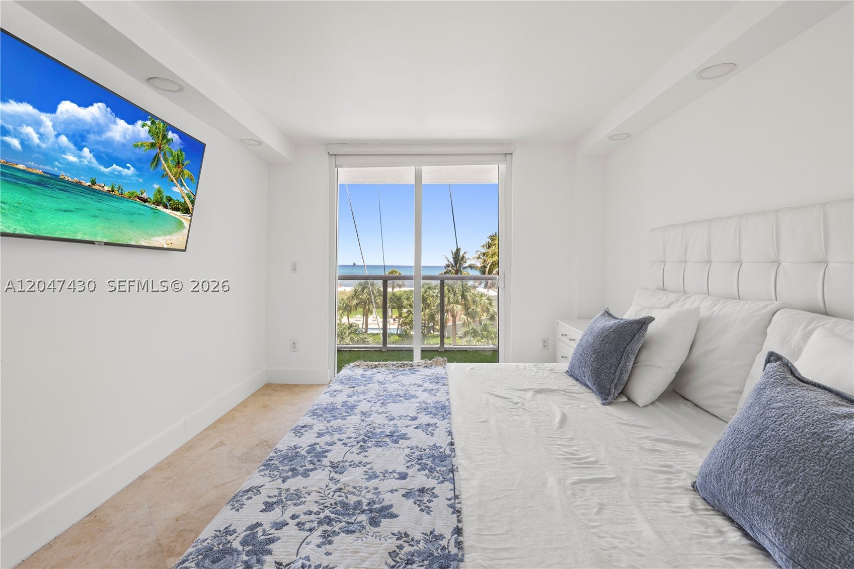 2457 Collins Ave 406