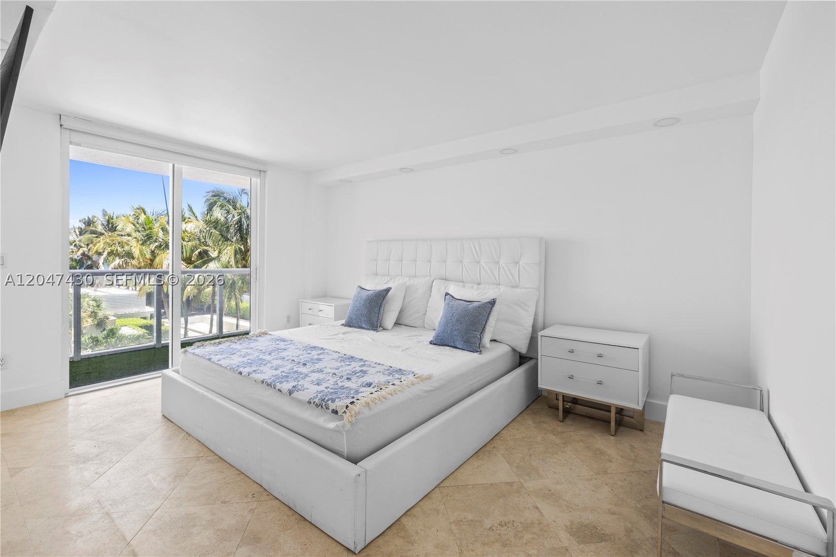 2457 Collins Ave 406