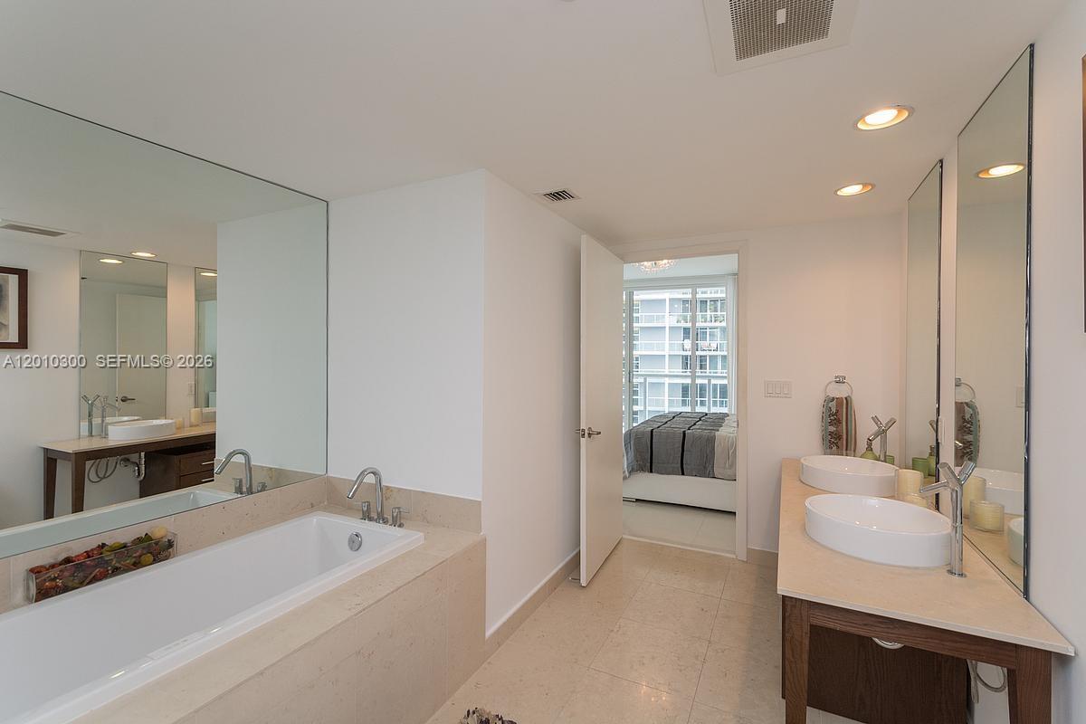 ICON BRICKELL NO TWO - Residential