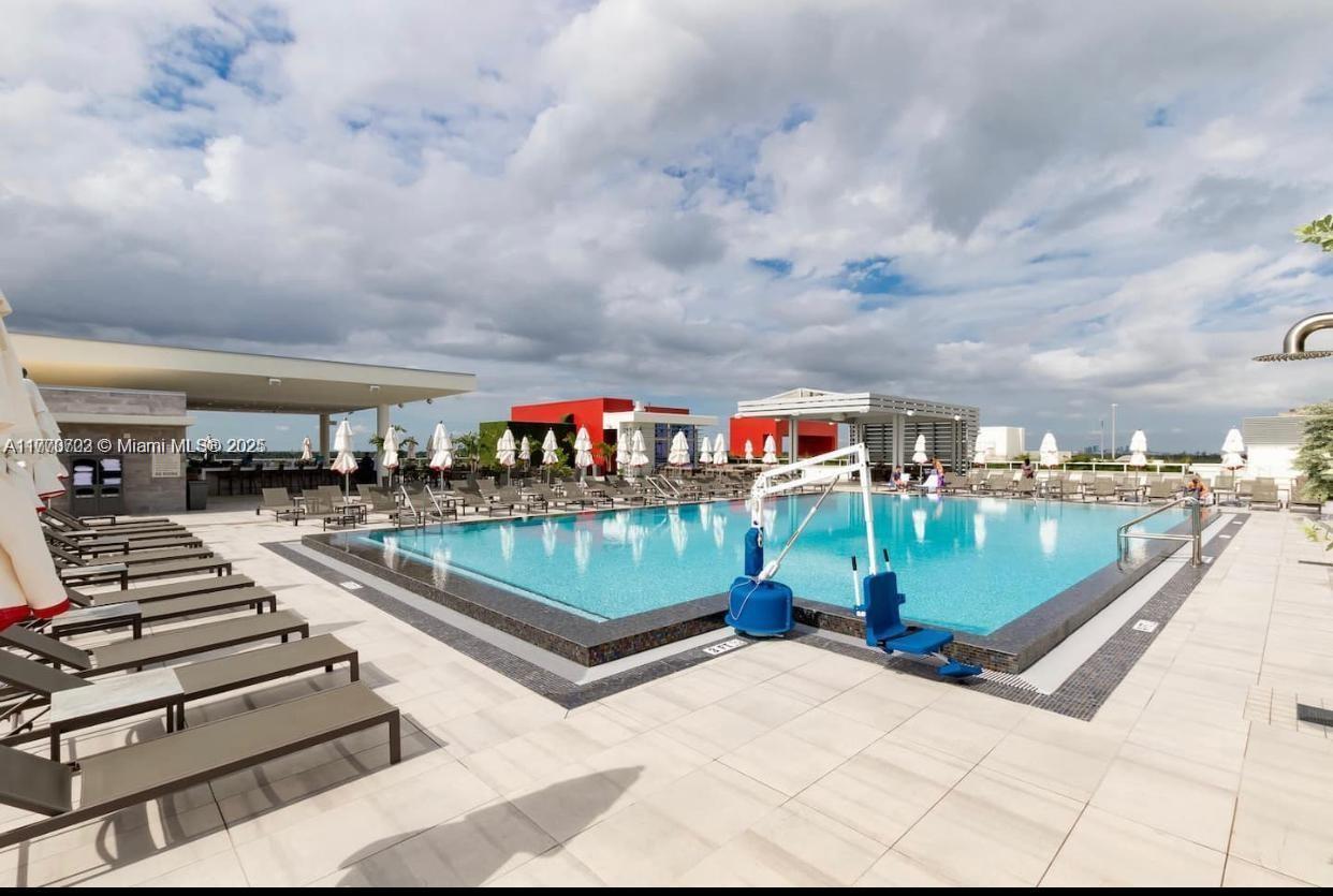 COSTA HOLLYWOOD CONDO - Residential
