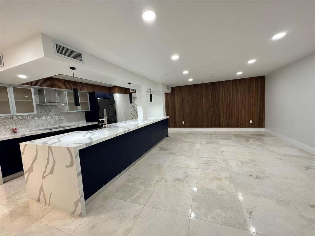 Photo of 1410 Sheridan St #7I, Hollywood, FL 33020 (MLS # A11411546)