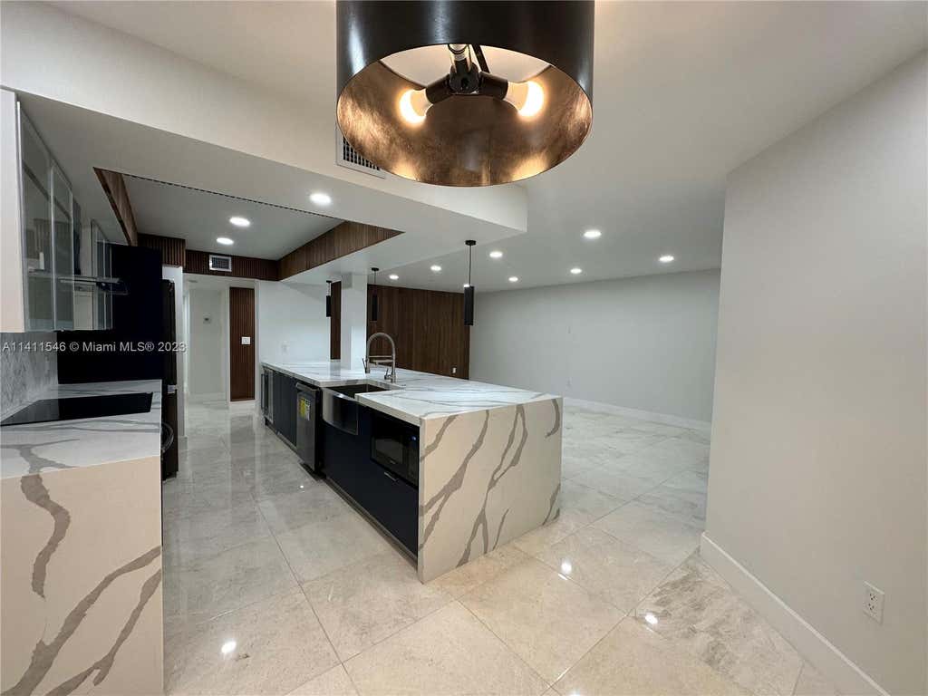 Photo of 1410 Sheridan St #7I, Hollywood, FL 33020 (MLS # A11411546)