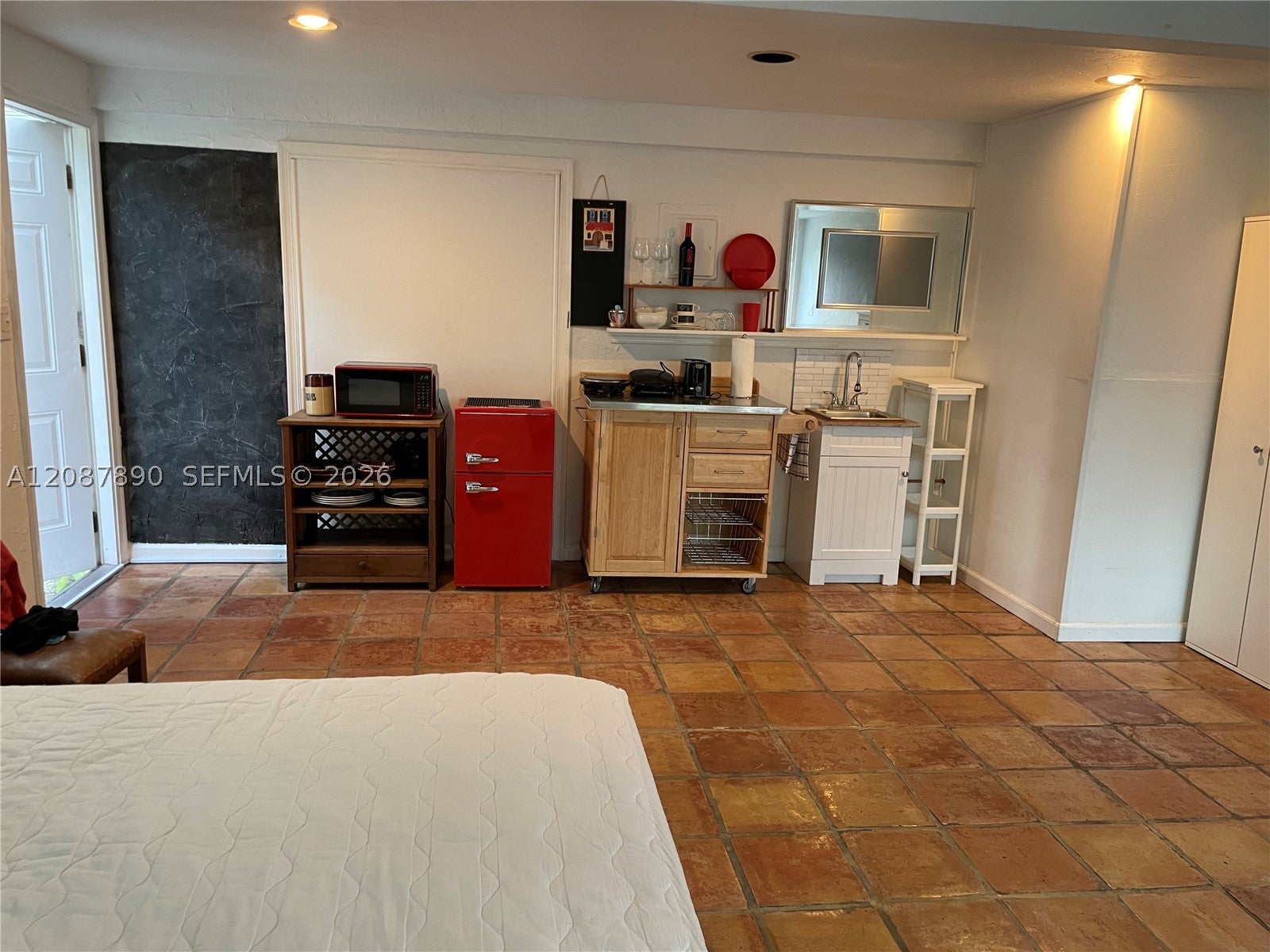 208 NE 22 nd Ave