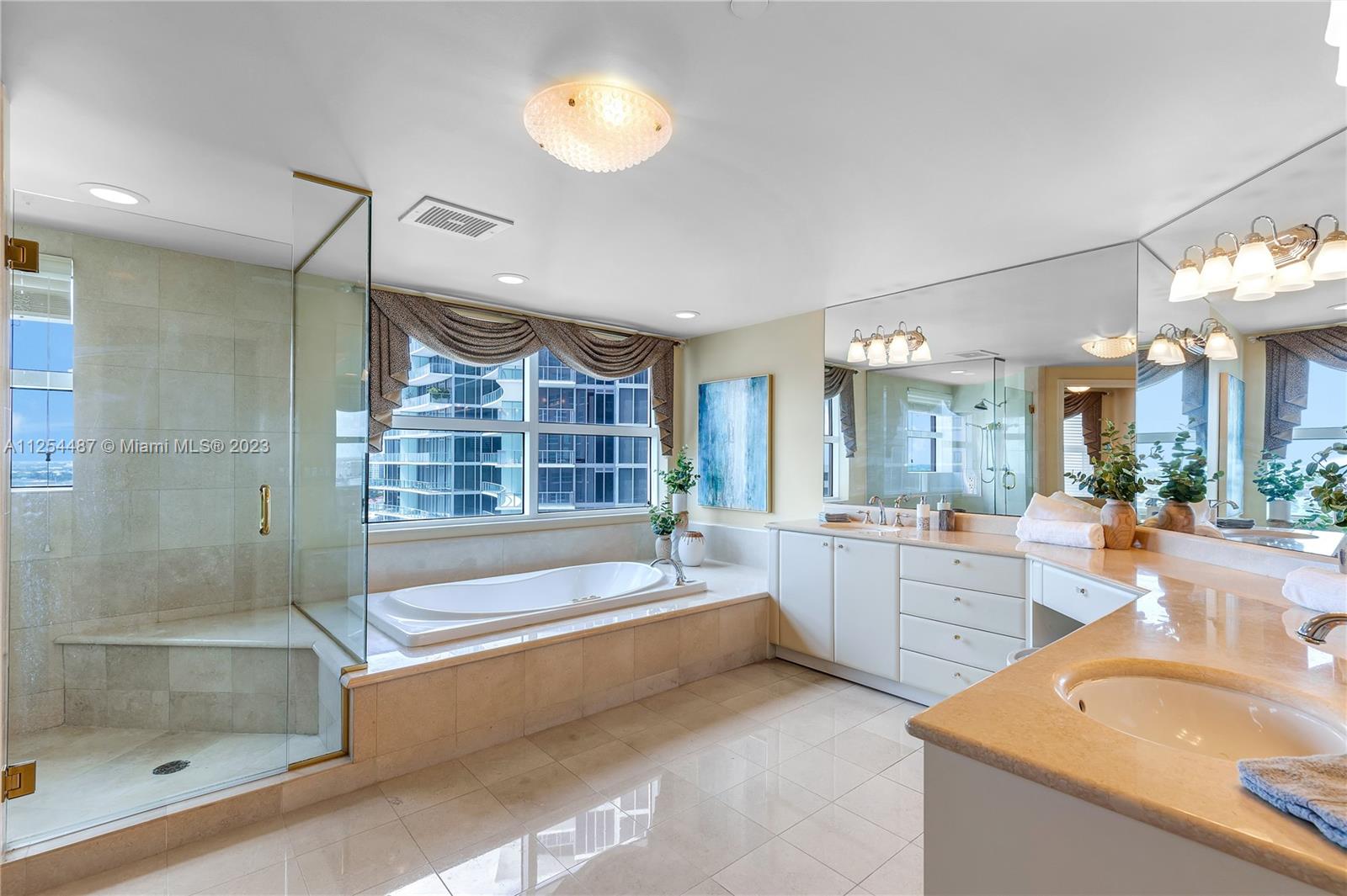 PALMS TOWER 2 CONDO - Residential