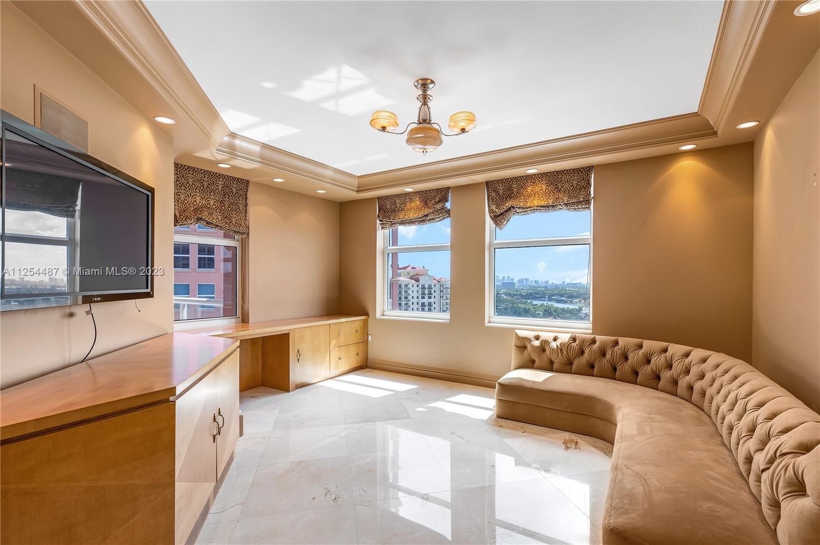 PALMS TOWER 2 CONDO - Residential