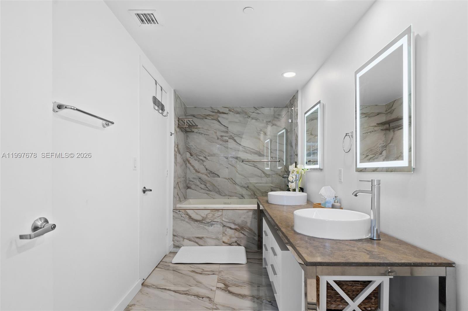 ICONBRICKELL CONDO NO 1 - Residential Lease