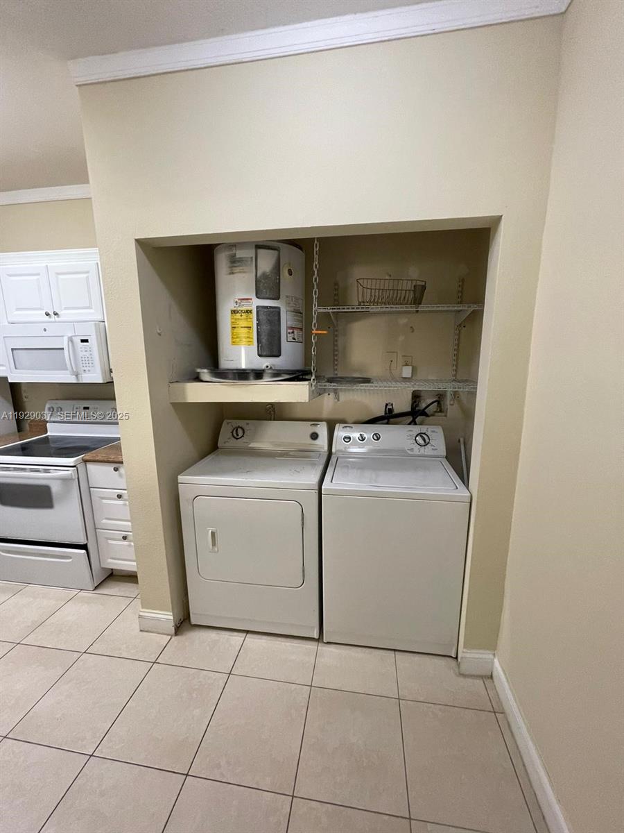 LA HACIENDA COUNTRY CLUB - Residential Lease