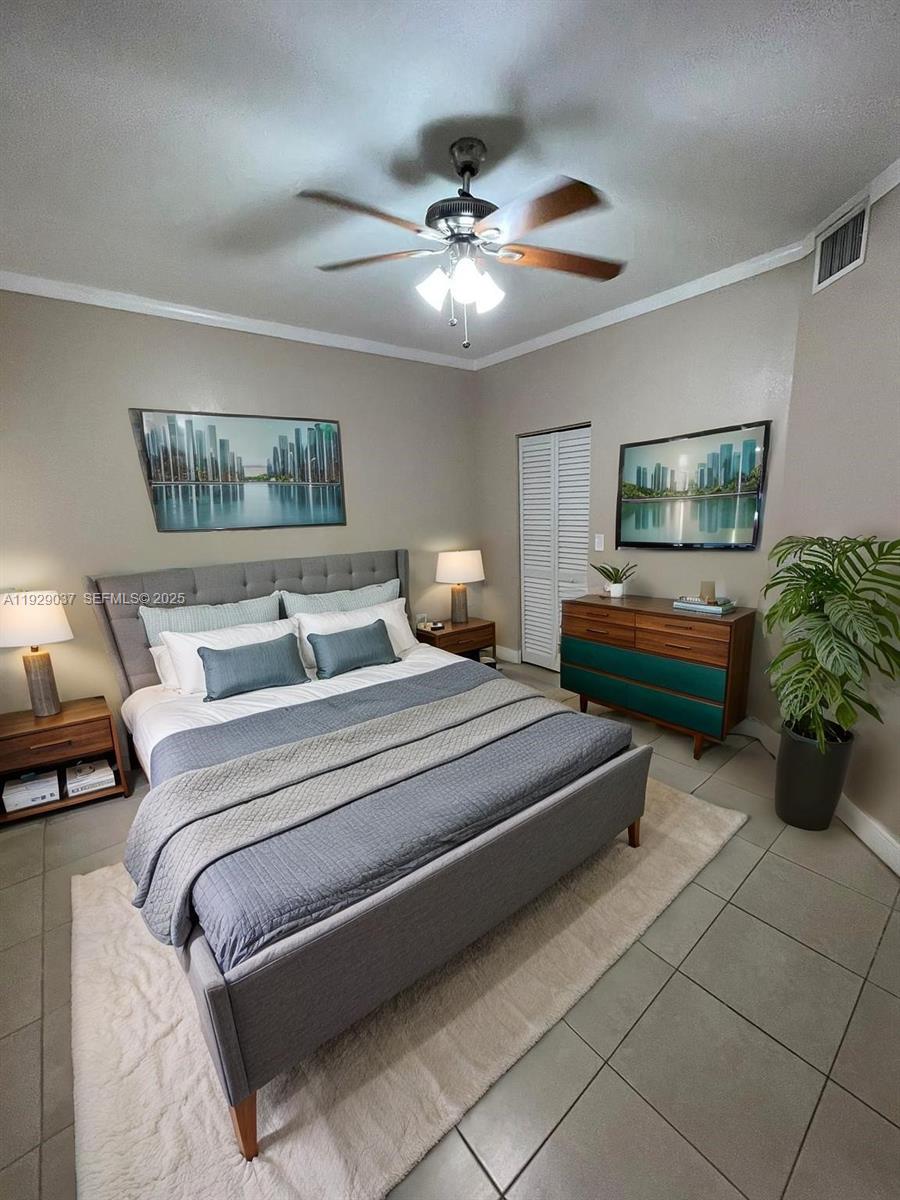 LA HACIENDA COUNTRY CLUB - Residential Lease