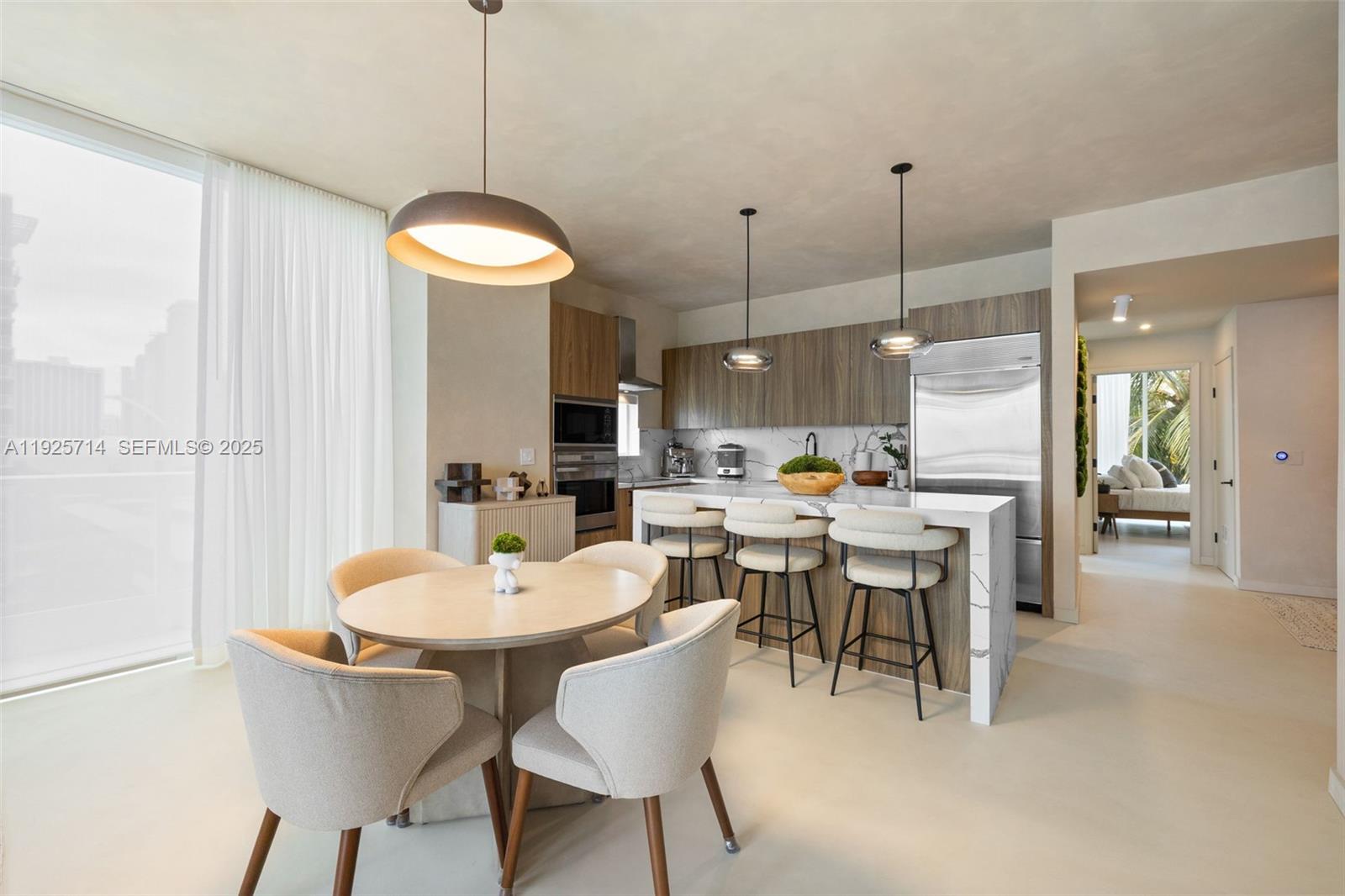 PARAMOUNT BAY CONDO - Residential