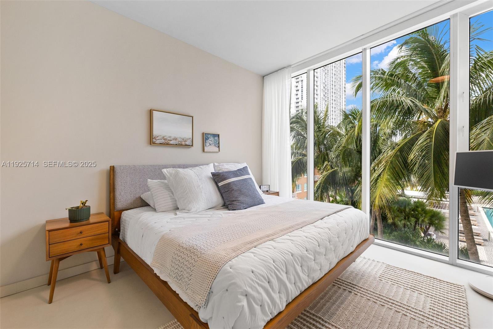 PARAMOUNT BAY CONDO - Residential