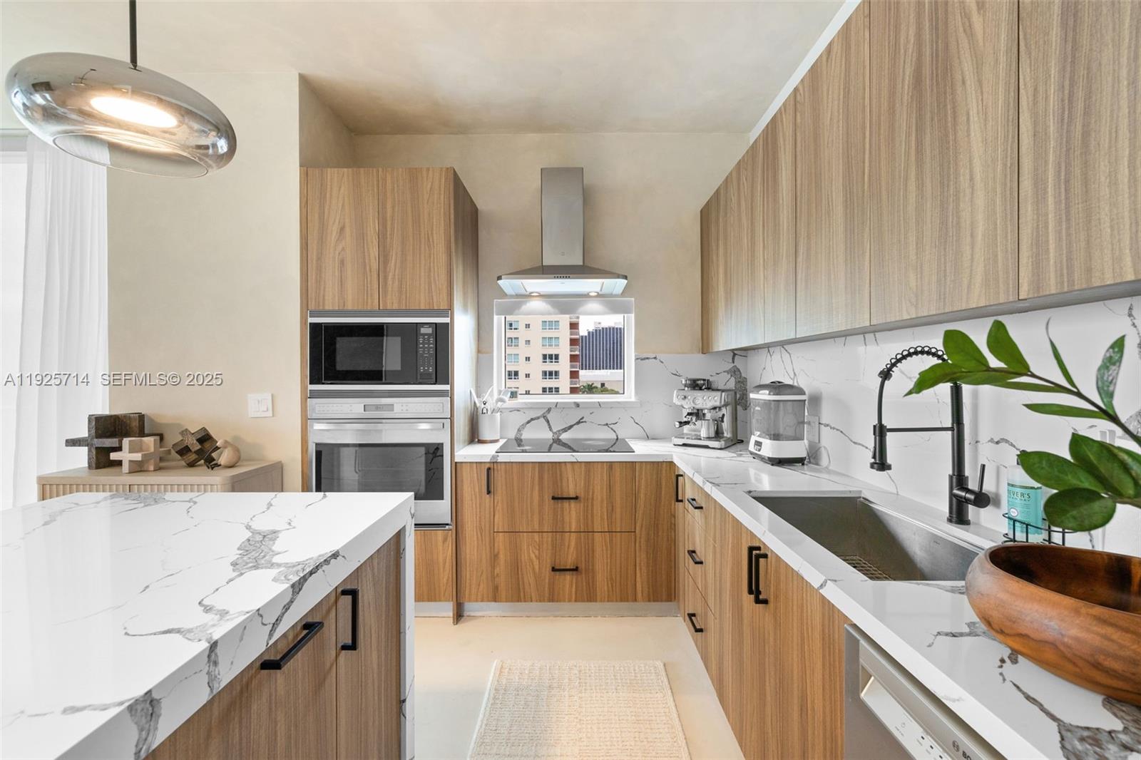 PARAMOUNT BAY CONDO - Residential