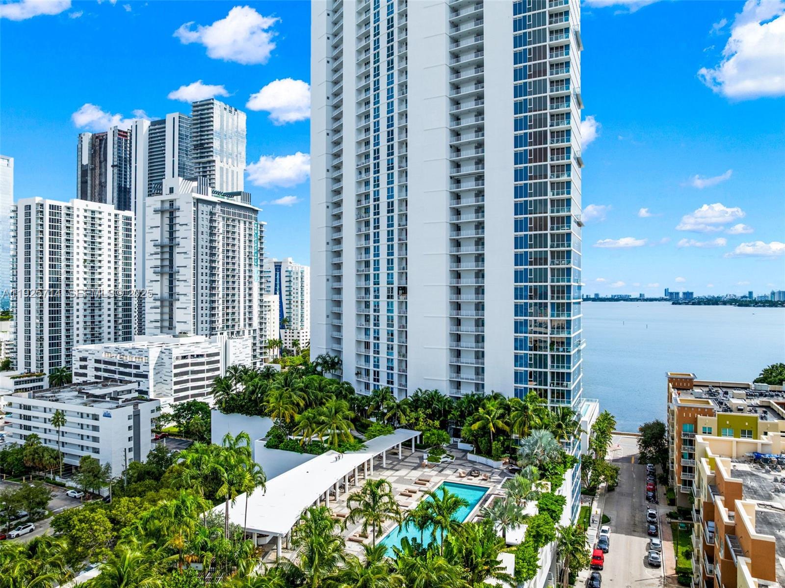PARAMOUNT BAY CONDO - Residential