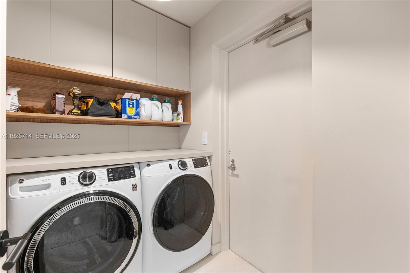 PARAMOUNT BAY CONDO - Residential