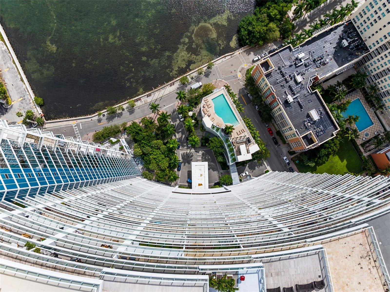 PARAMOUNT BAY CONDO - Residential