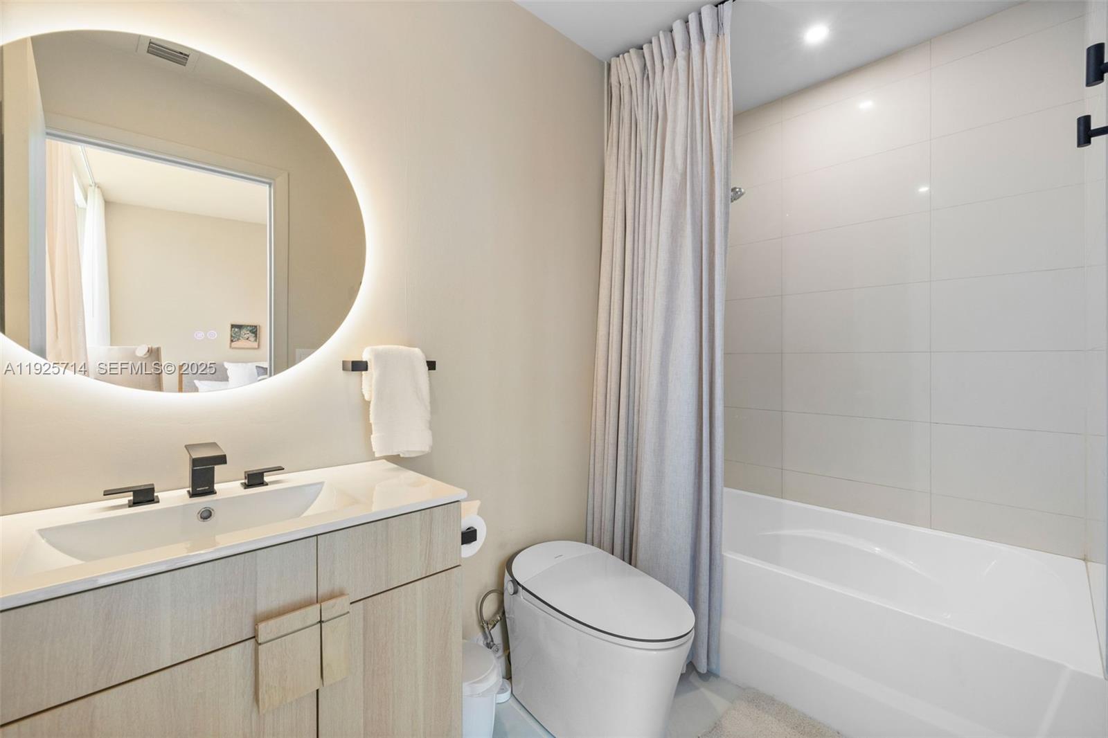 PARAMOUNT BAY CONDO - Residential