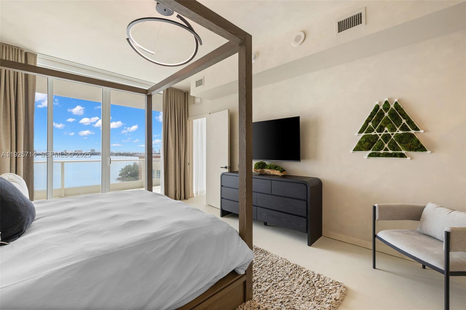 PARAMOUNT BAY CONDO - Residential